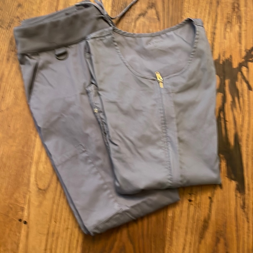 Jaanuu grey scrub set